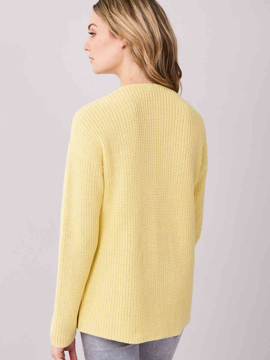 Chunky rib knit V-neck sweater image number 21