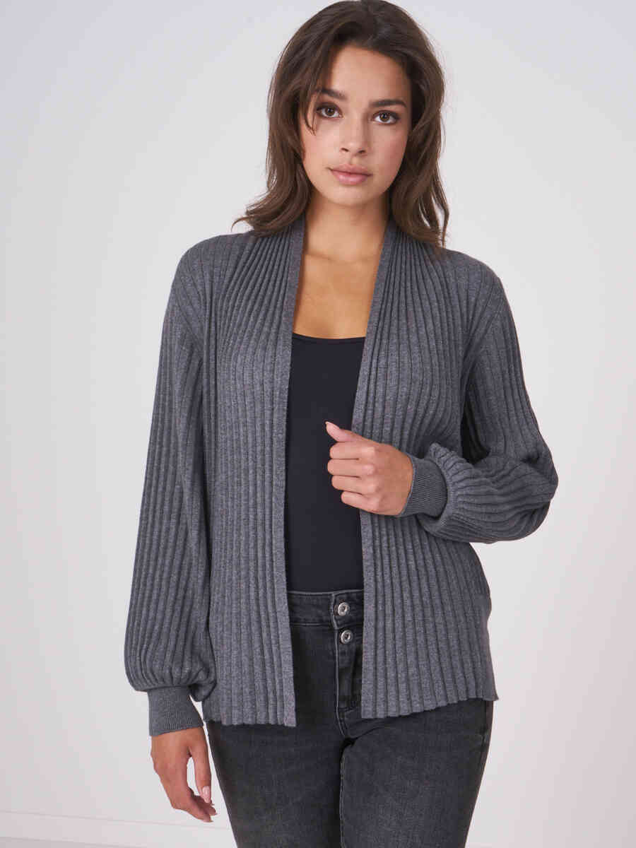 Cropped rib knit cardigan with pleated puff sleeves image number 4