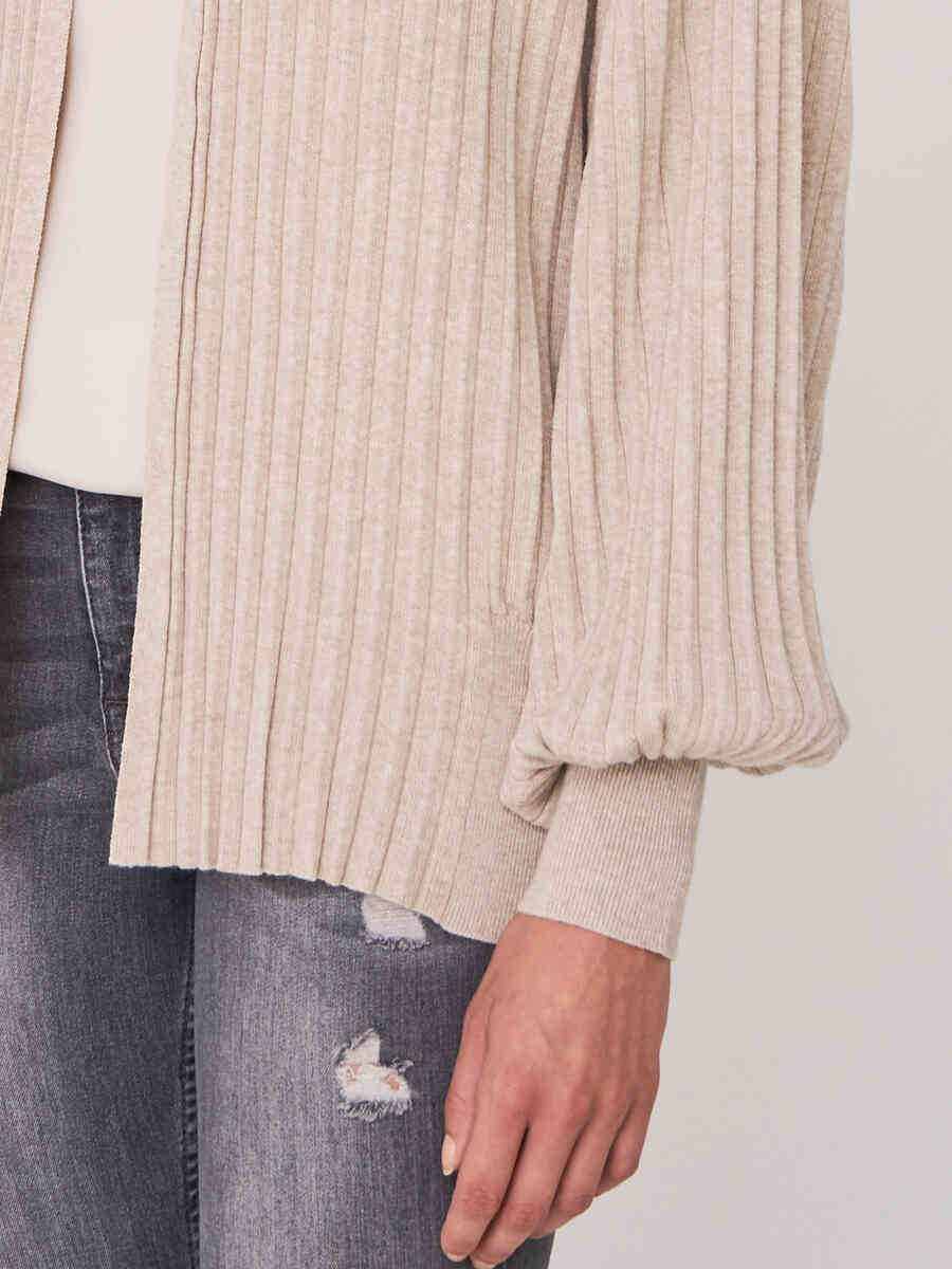 Cropped rib knit cardigan with pleated puff sleeves image number 10