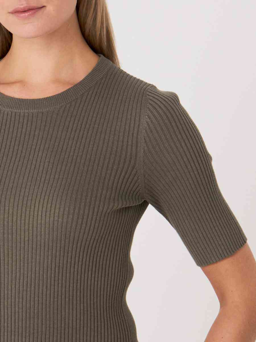 Basic short sleeve slim fit rib knit sweater image number 2