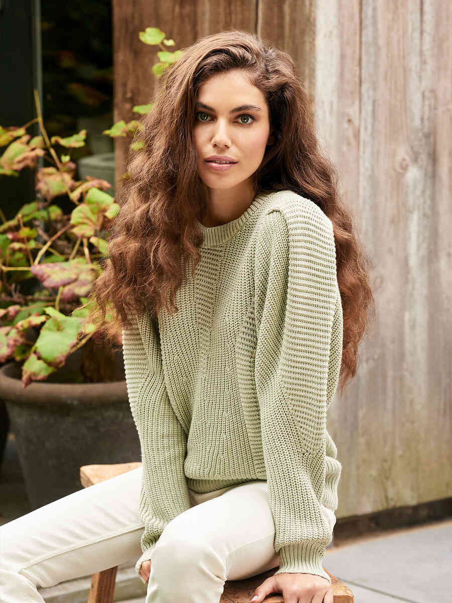 Rib knit sweater with puff shoulders