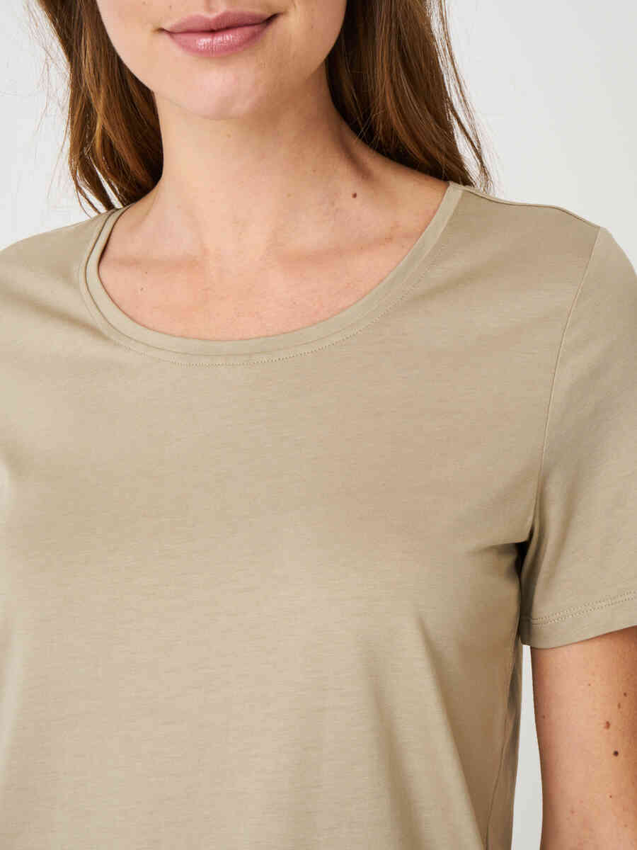 Women's basic T-Shirt image number 2