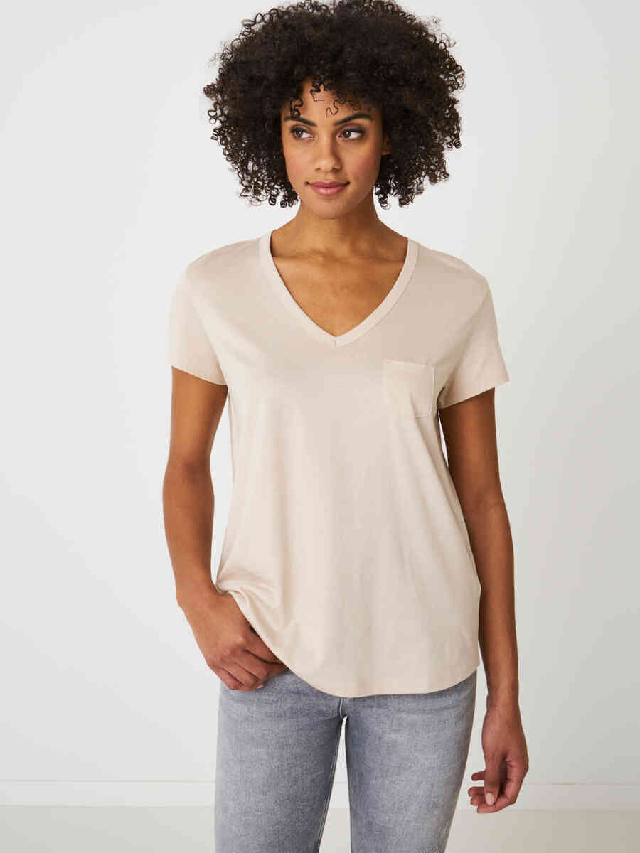 Women's basic V-neck T-shirt with chest pocket