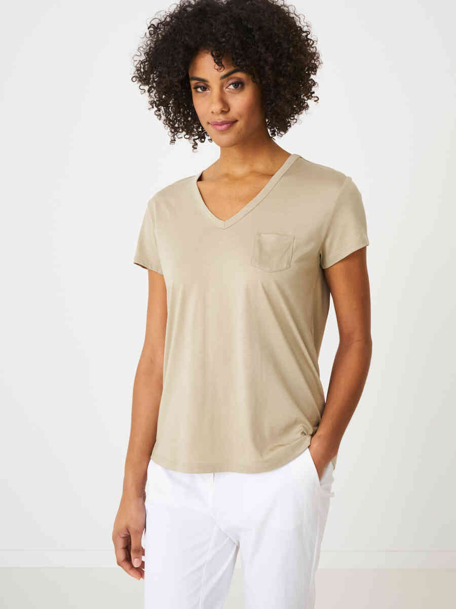 Women's basic V-neck T-shirt with chest pocket