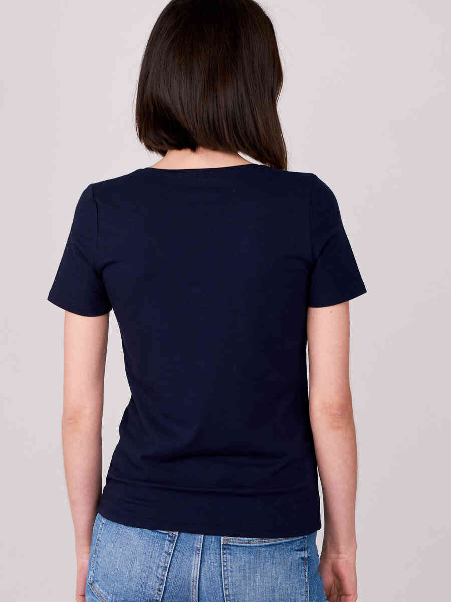 Basic cotton V-neck T-shirt  image number 2