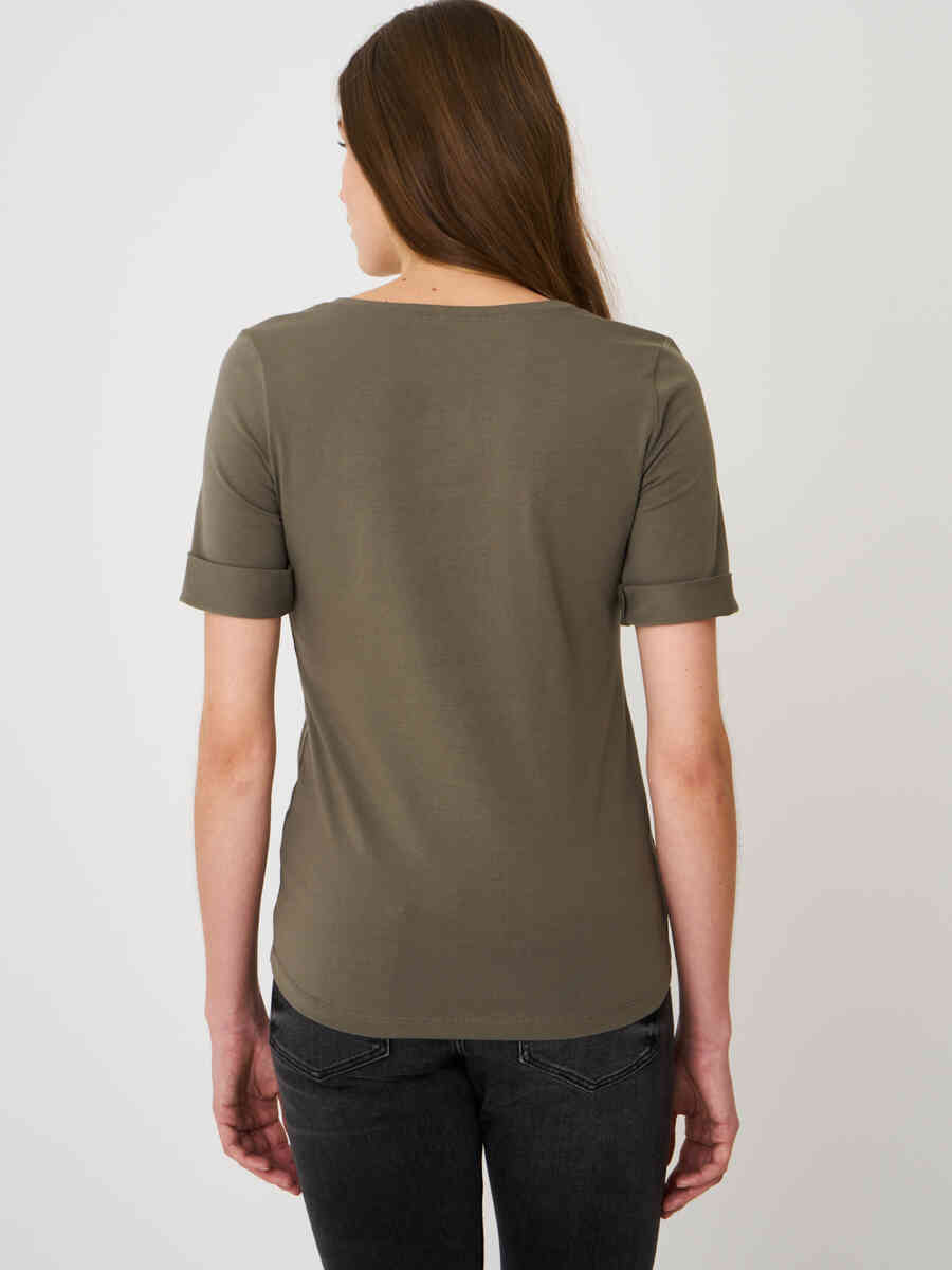 Basic T-shirt with rolled up sleeves image number 1