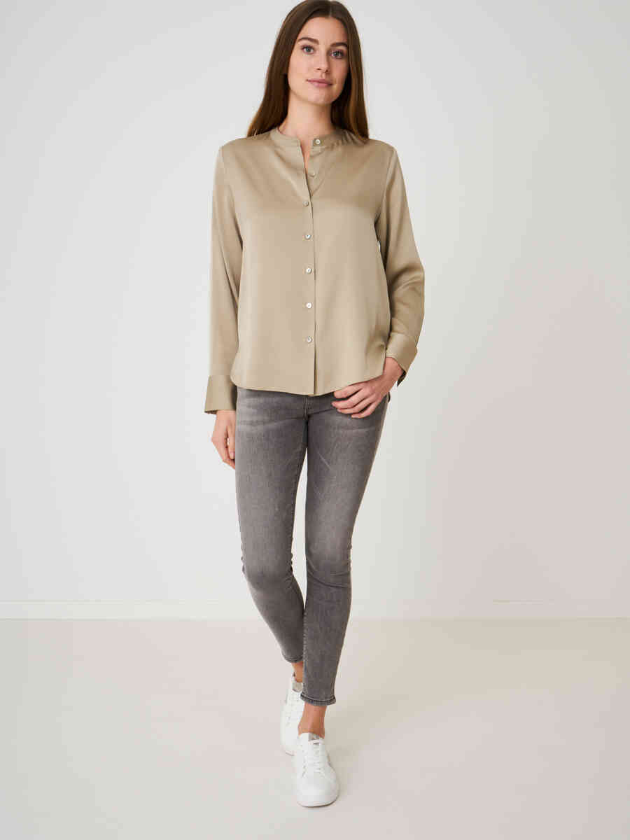 Basic stretch silk blouse with round neck image number 3