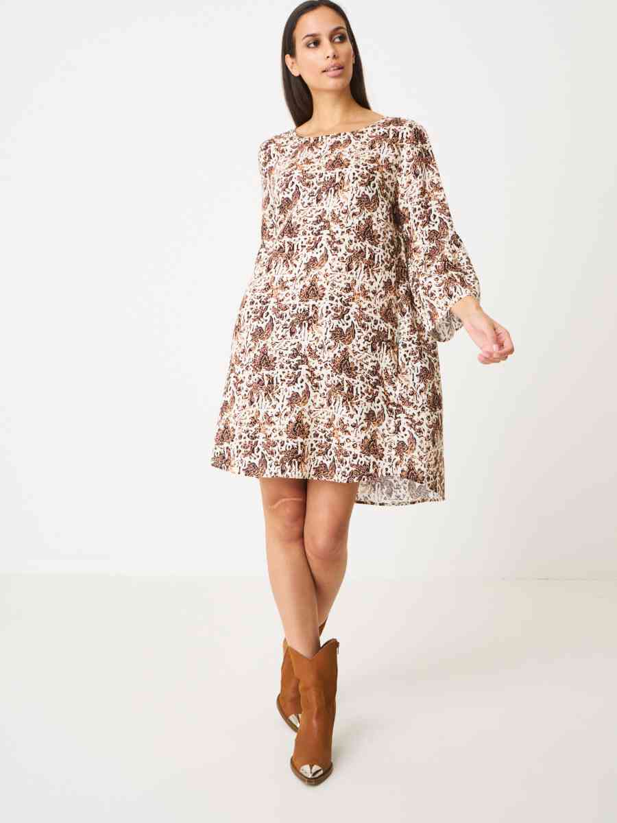 Linen dress with floral print and bow at back image number 3