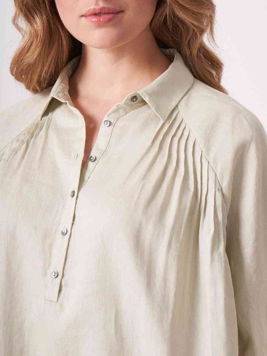 Linen blouse with puff sleeves image number 2
