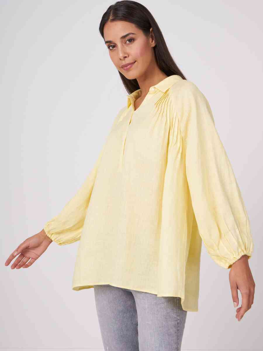 Linen blouse with puff sleeves