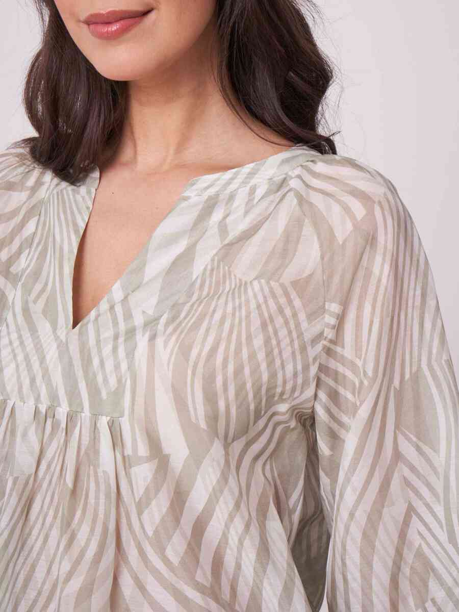Chiffon silk blend blouse with wave print image number 2