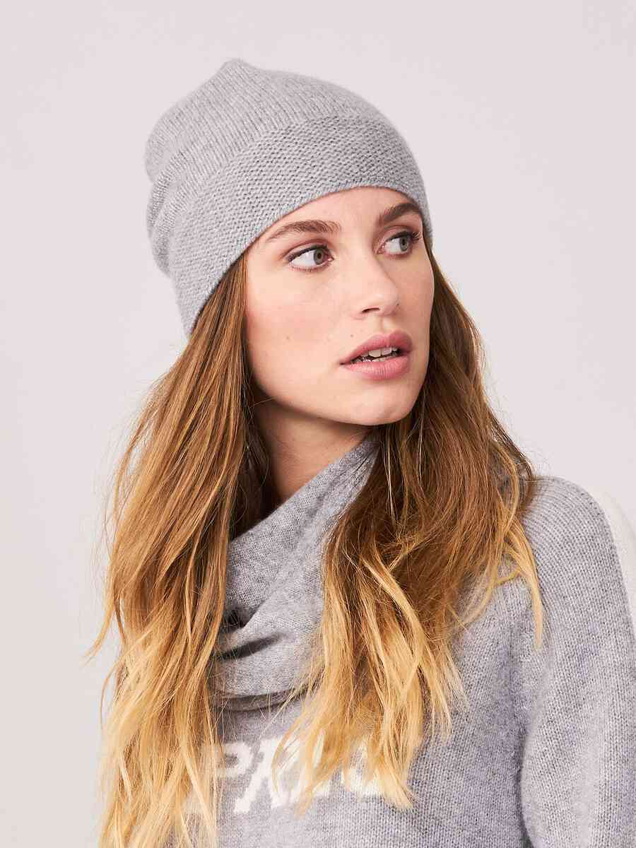 Chunky knit cashmere hat with reverse knitted hem image number 1