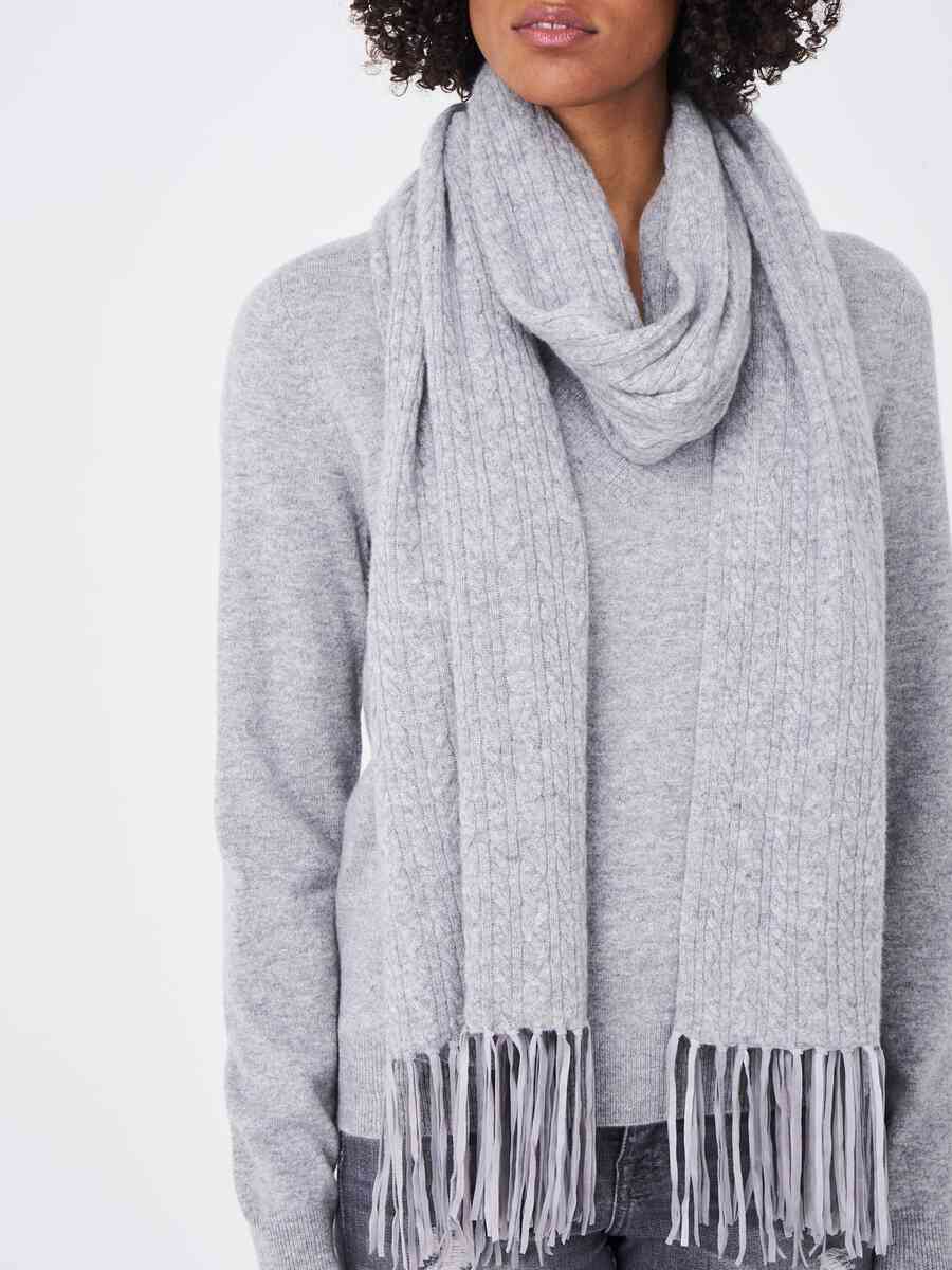 Cashmere cable knit scarf with leather fringes image number 2