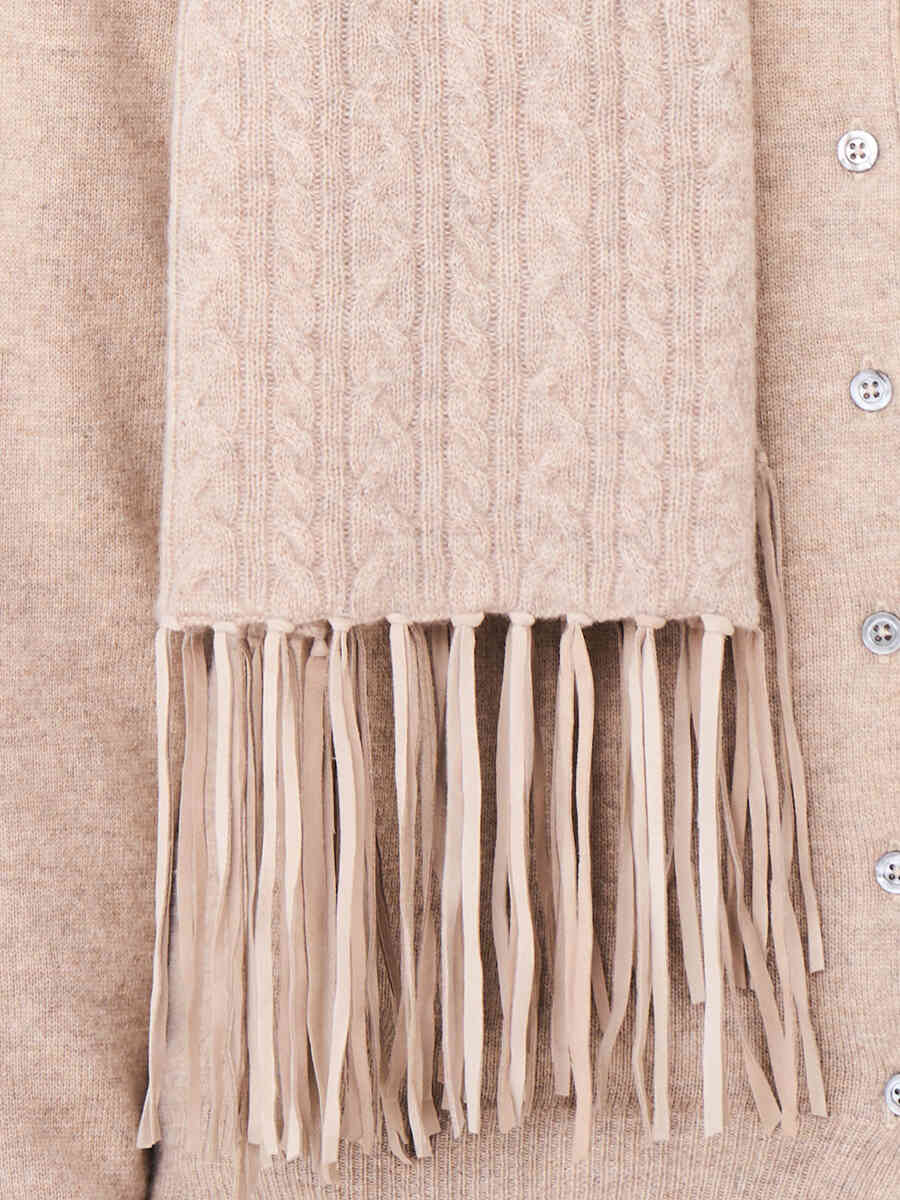 Cashmere cable knit scarf with leather fringes image number 6