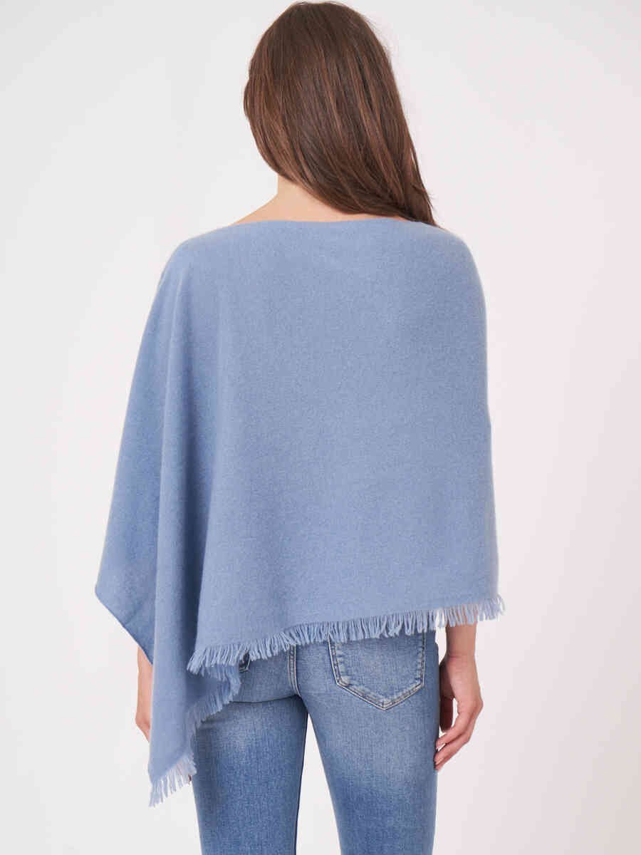 Fine knit organic cashmere poncho with fringes image number 6