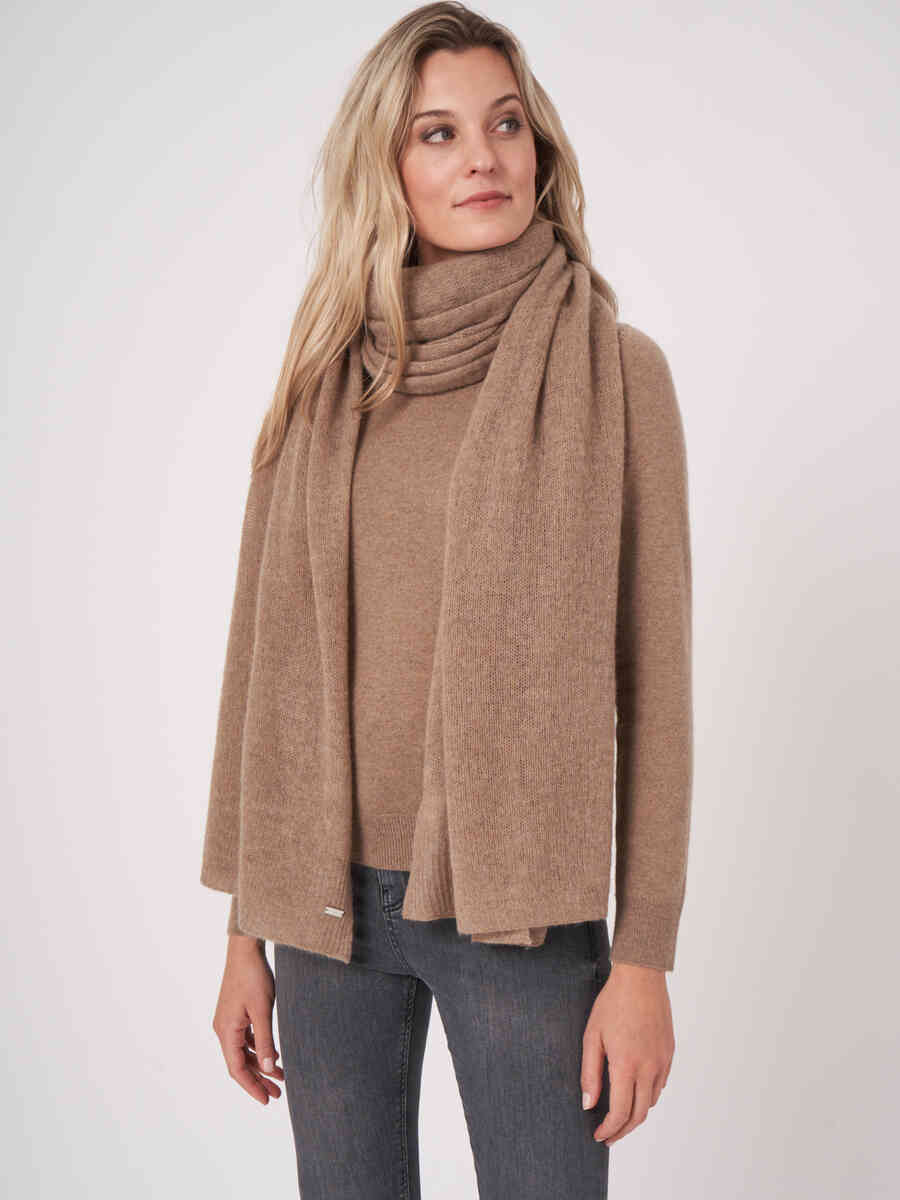 Loose knit organic cashmere scarf with rib details