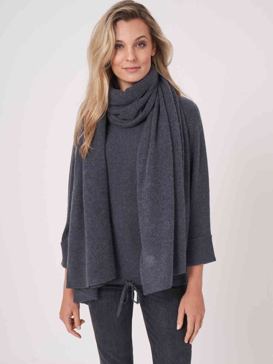 Loose knit organic cashmere scarf with rib details