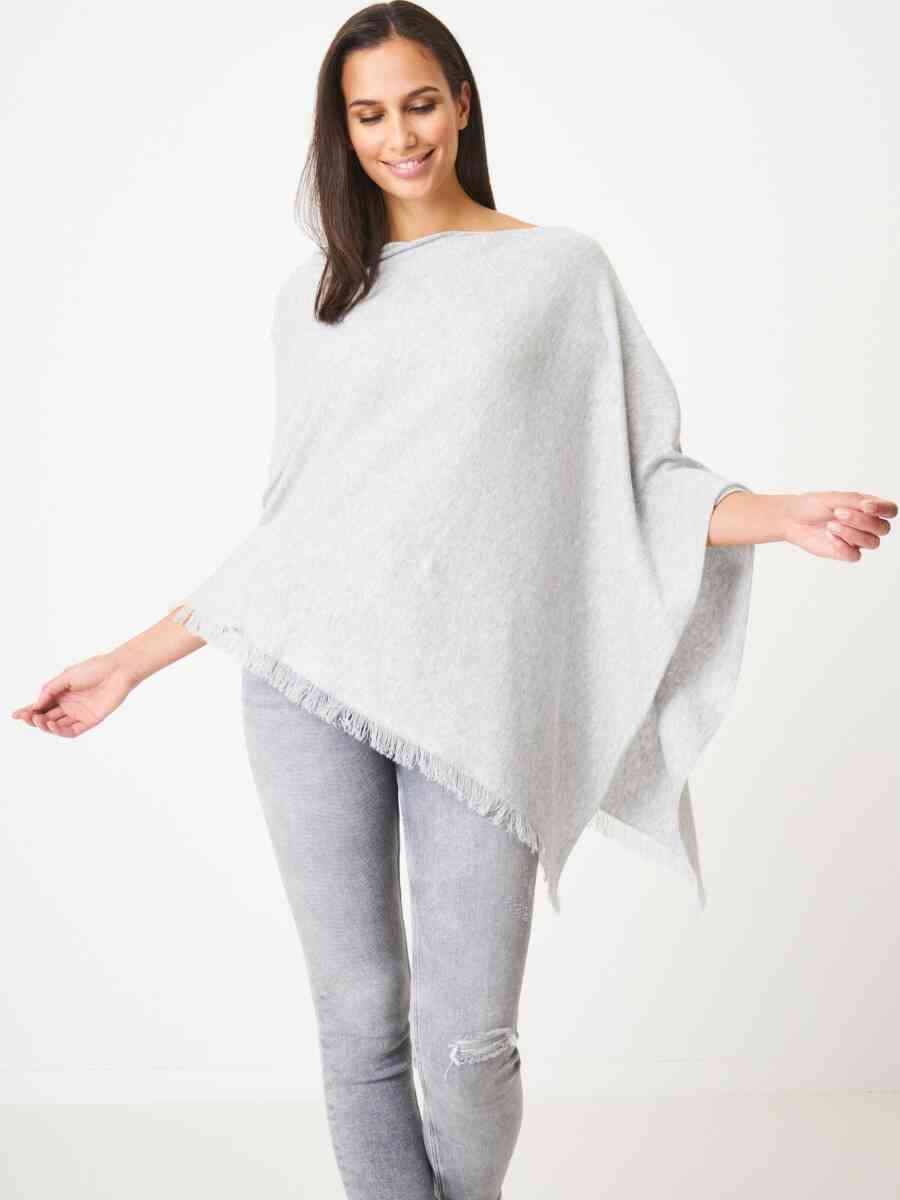 Cotton blend poncho with fine fringes image number 4