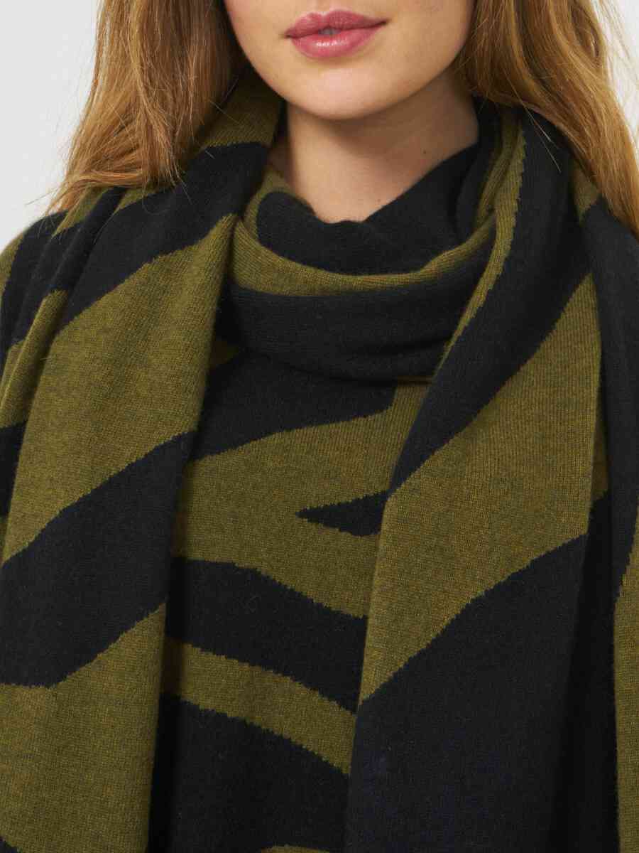 Intarsia knit cashmere blend scarf with fringes image number 2