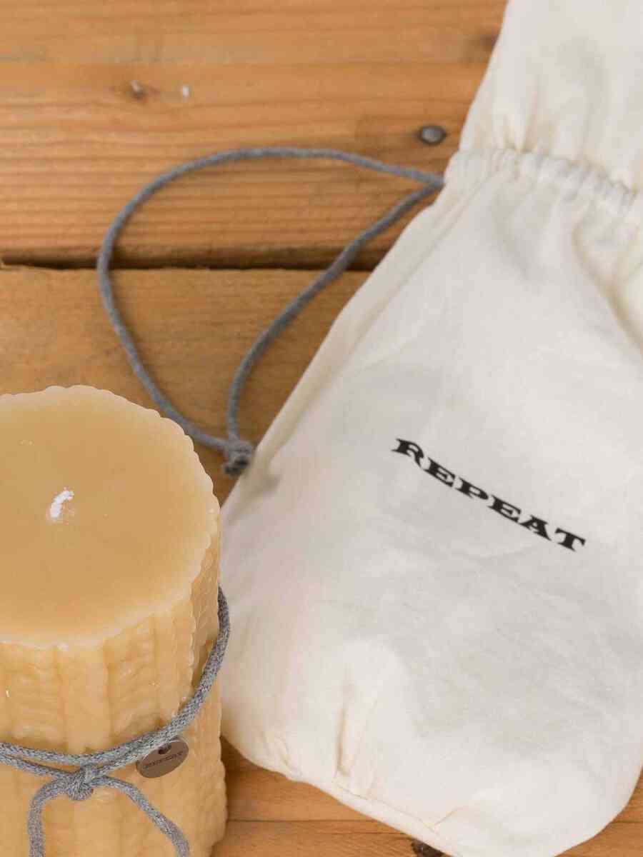Cable knit candle with pouch image number 3