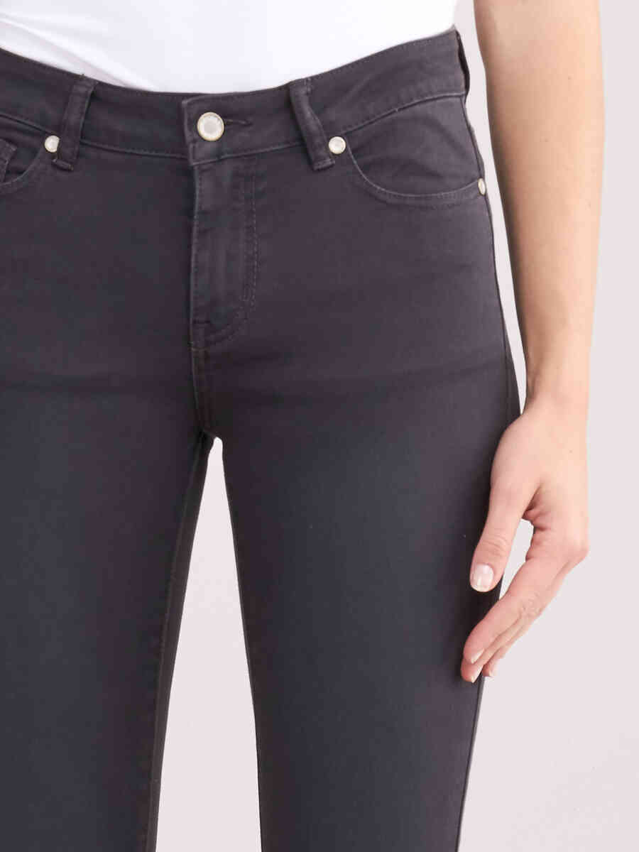 Skinny women's pants image number 3