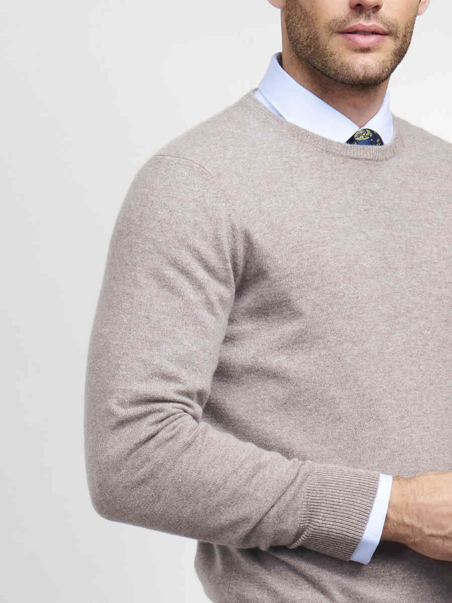 Men's cashmere round neck sweater image number 2