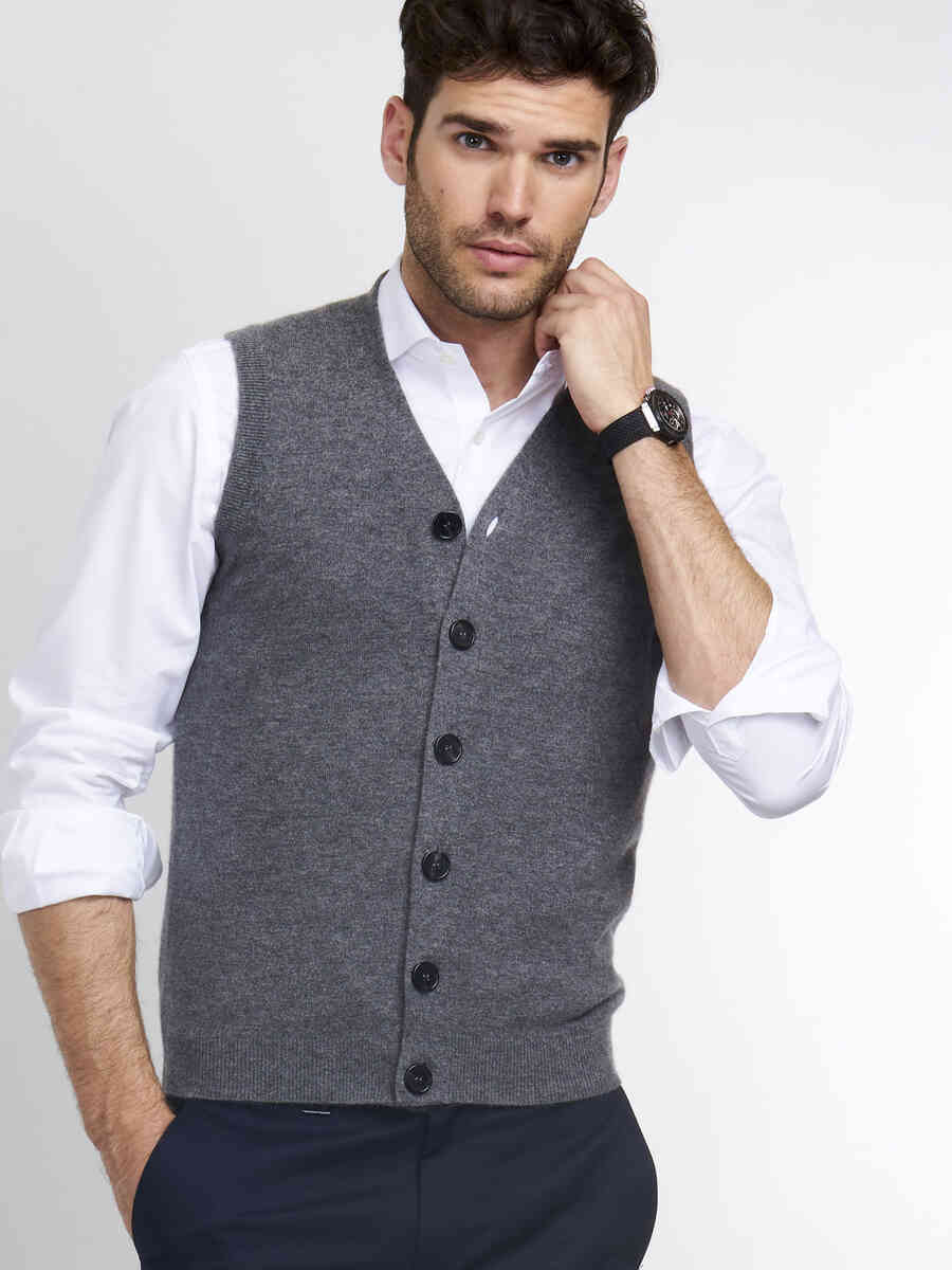 Men's buttoned sweater vest image number 0