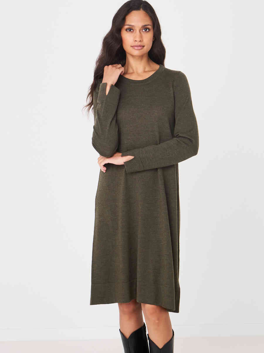 Knitted merino wool dress with slit sleeves image number 4