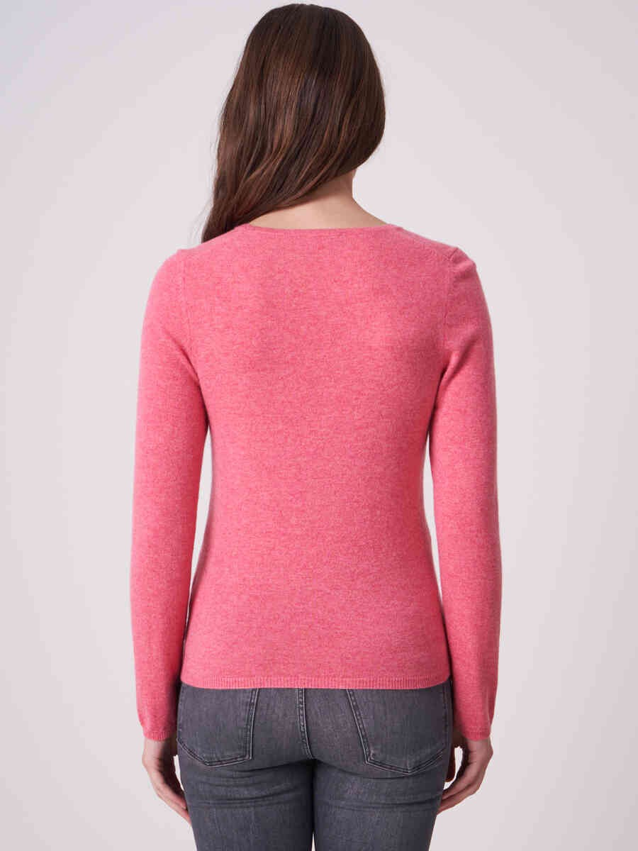 Basic fine knit organic cashmere V-neck sweater image number 1