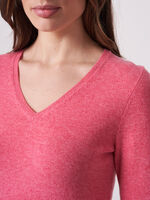 Basic fine knit organic cashmere V-neck sweater image number 2