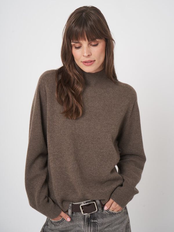 Pull sans couture en cachemire &ndash; col montant &eacute;l&eacute;gant