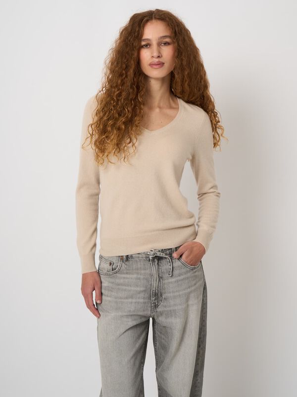Essential 100% cashmere v-neck jumper