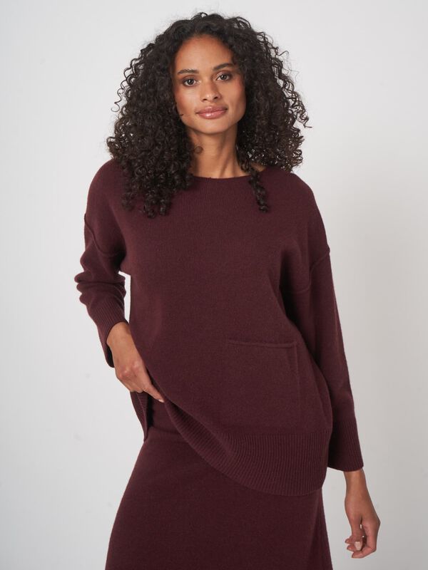 Oversized lambswool sweater with front pocket