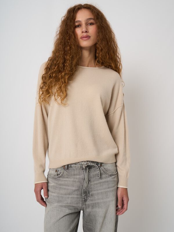 Cashmere sweater with contrast trim
