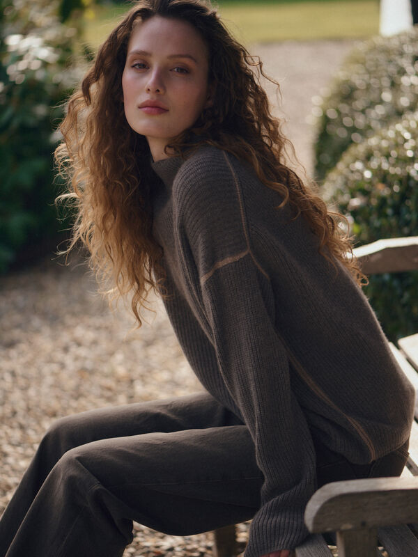 Medium-Weight Cashmere Rib-Knit Sweater