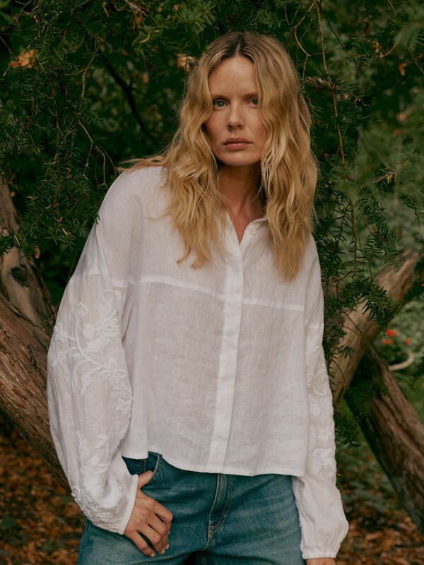 Women's linen blouse with embroidered sleeves | repeat