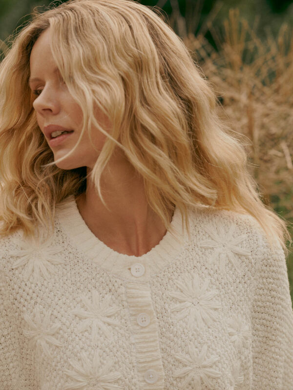 Textured cotton cardigan with embroidered flowers