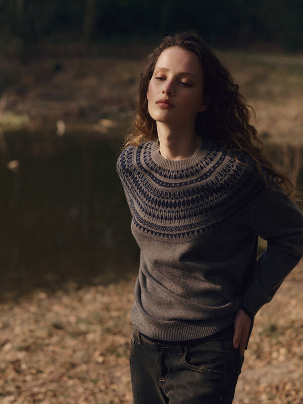 Wool-Cashmere Fine-Knit Sweater with Intarsia Yoke