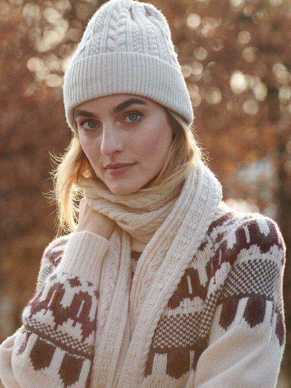 Cable knit scarf in soft merino wool