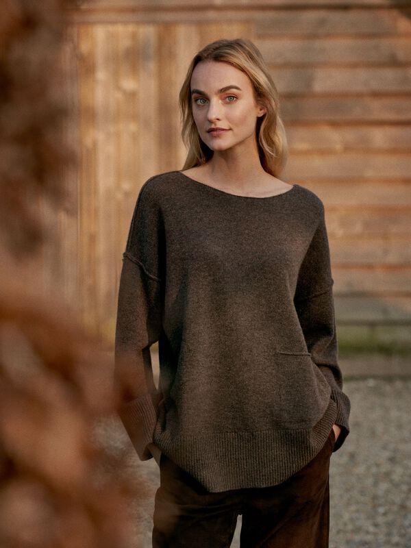 Oversized lambswool sweater with front pocket